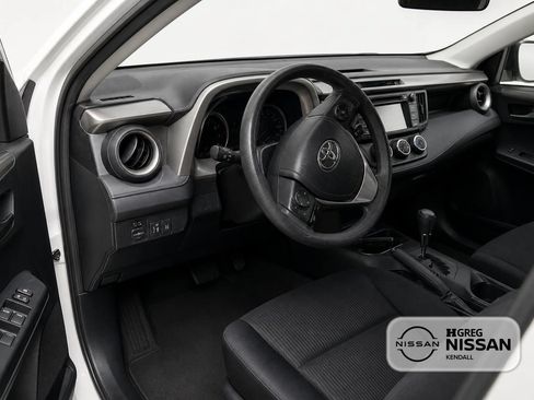 Used 2018 Toyota RAV4 LE FWD image 7