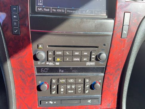 Used 2013 Cadillac Escalade ESV Premium image 29