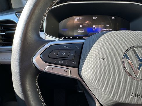 Used 2025 Volkswagen Taos SE w/ Panoramic Sunroof Package image 24