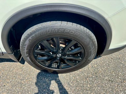 Used 2018 Nissan Rogue SV AWD/4WD image 35