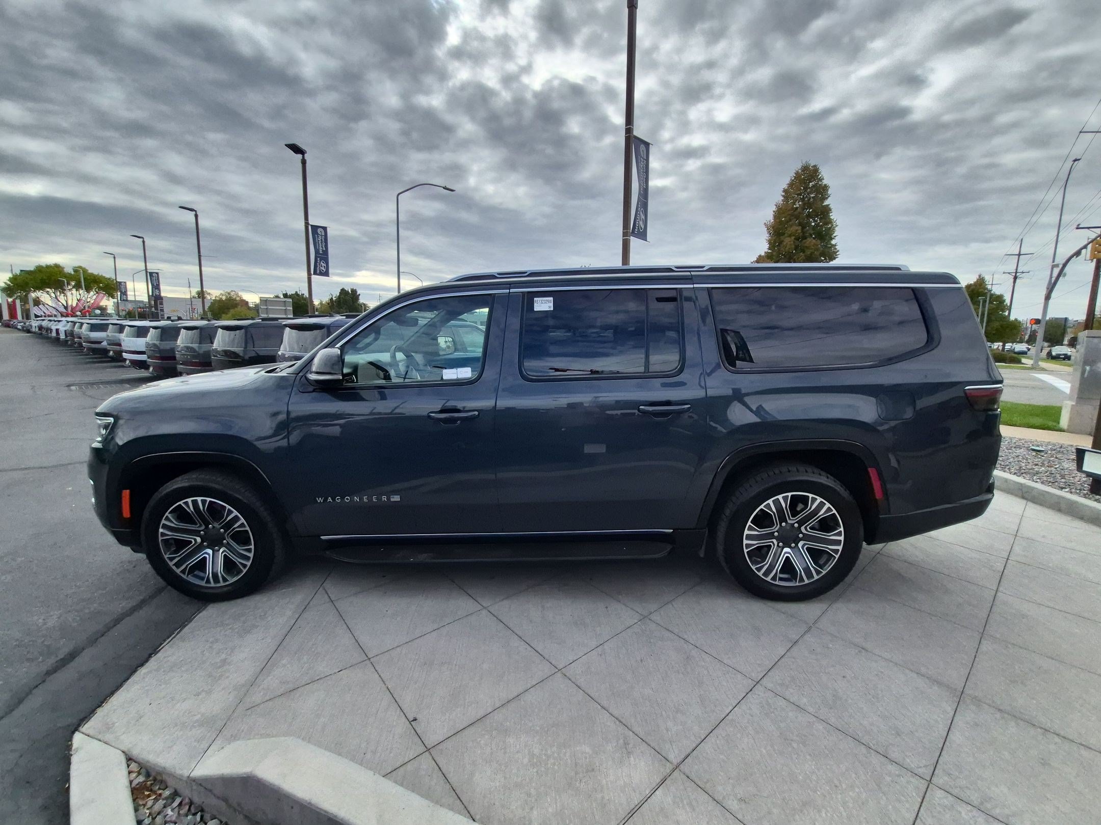 Used 2024 Jeep Wagoneer L Series II w/ Flexible Seating Group AWD/4WD image 8