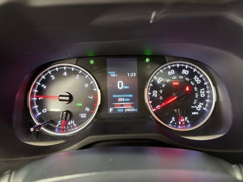 Used 2021 Toyota RAV4 XLE w/ Convenience Package FWD image 23