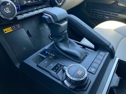 Used 2024 Toyota Tacoma Limited w/ Limited Package (LT) image 24