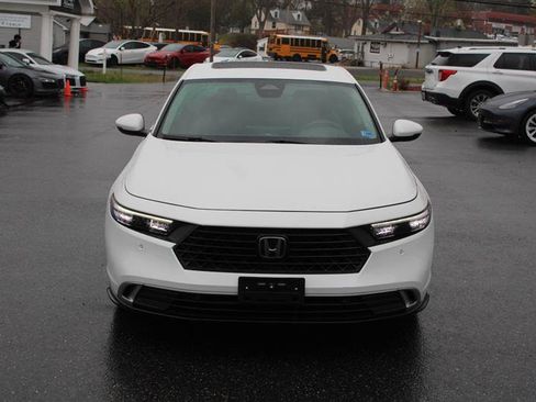 Used 2023 Honda Accord Touring image 3