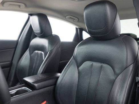 Used 2017 Chrysler 200 Limited Platinum FWD image 22