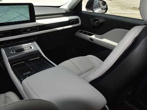 New 2026 Lincoln Aviator AWD image 18
