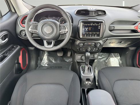 Used 2023 Jeep Renegade Trailhawk image 5