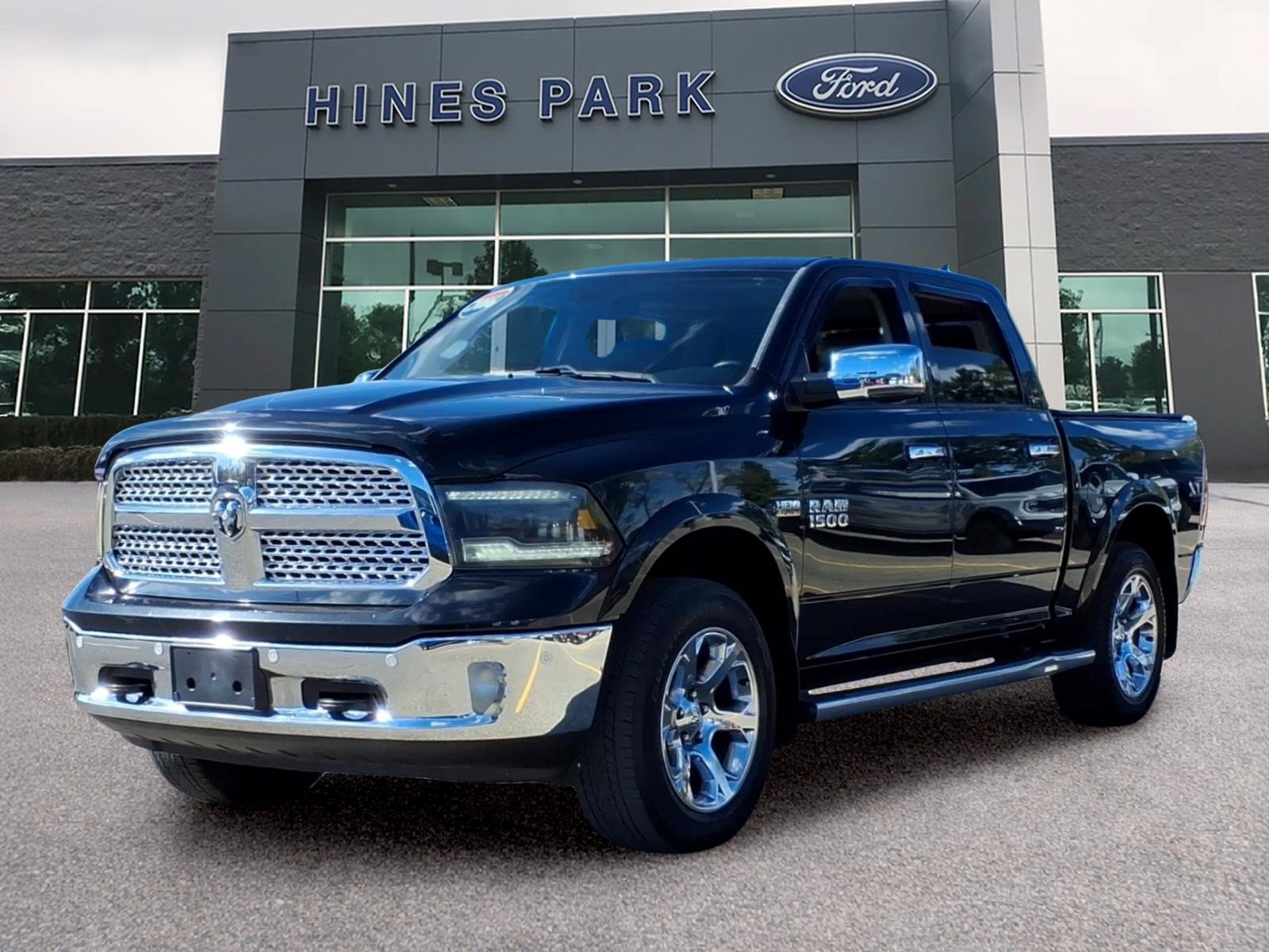Used 2016 RAM 1500 Laramie w/ Convenience Group AWD/4WD image 3