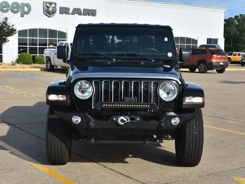 Used 2021 Jeep Gladiator Overland w/ Popular Equipment Package AWD/4WD image 2