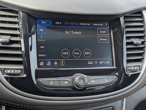 Used 2022 Chevrolet Trax LT w/ LT Convenience Package image 26