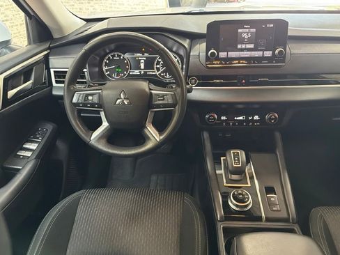 Used 2023 Mitsubishi Outlander ES FWD image 15