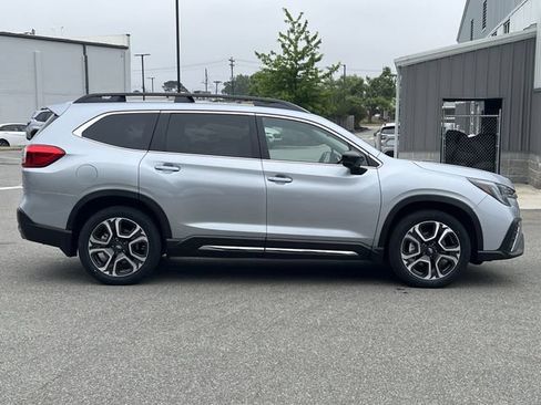Used 2025 Subaru Ascent Limited AWD/4WD image 14