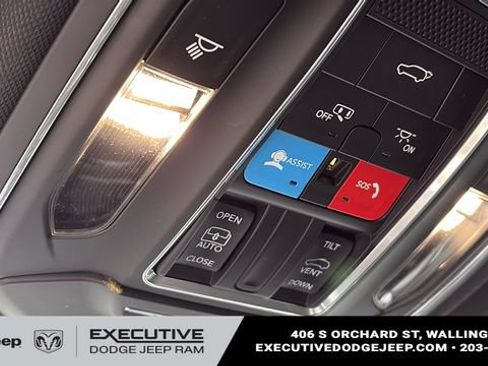 Used 2023 Jeep Grand Cherokee Altitude AWD/4WD image 21