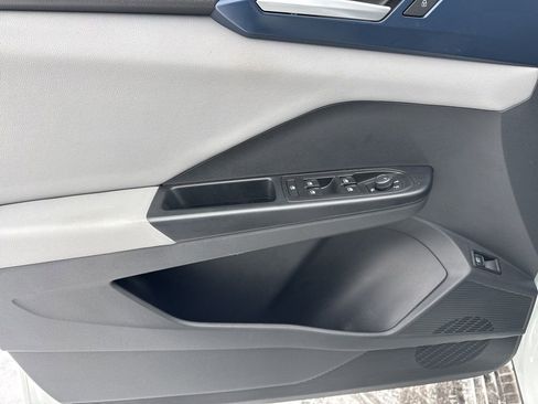 Used 2023 Volkswagen Taos SE image 16