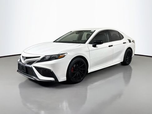 Used 2021 Toyota Camry SE FWD image 4