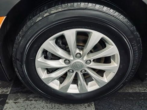 Used 2018 Chrysler Pacifica Touring Plus FWD image 27