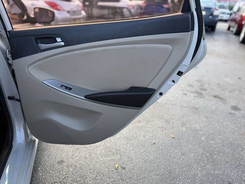 Used 2015 Hyundai Accent GLS image 21