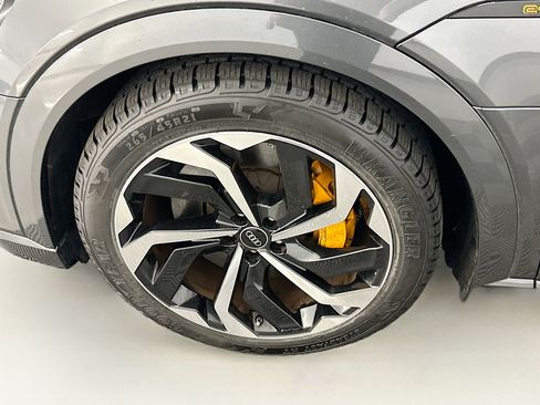 Used 2023 Audi e-tron Premium Plus w/ Premium Plus Package image 11