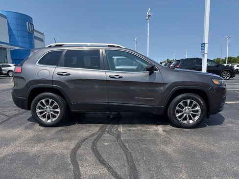 Used 2019 Jeep Cherokee Latitude Plus w/ Cold Weather Group AWD/4WD image 4