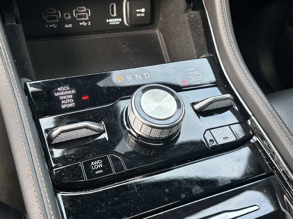Used 2022 Jeep Grand Cherokee Summit AWD/4WD image 25