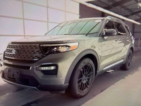 Used 2020 Ford Explorer Limited RWD image 2