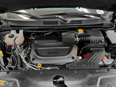 Used 2025 Chrysler Pacifica Select FWD image 18