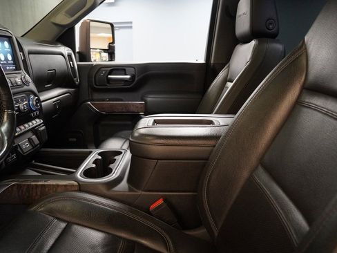 Used 2022 GMC Sierra 2500 Denali w/ Denali Black Diamond Edition image 8