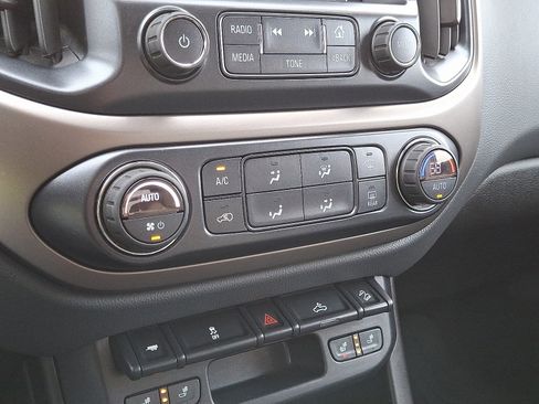 Used 2018 Chevrolet Colorado Z71 image 16