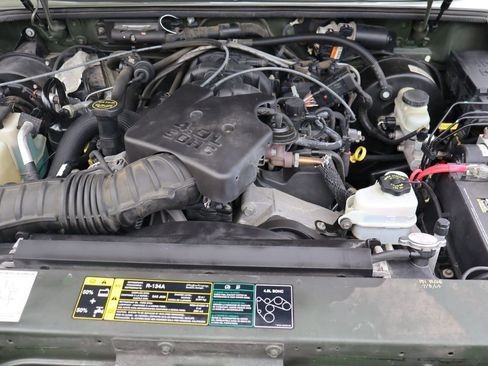 Used 2004 Ford Explorer Sport Trac XLS image 38