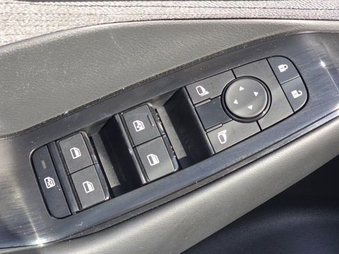 Used 2023 Nissan Rogue S AWD/4WD image 20