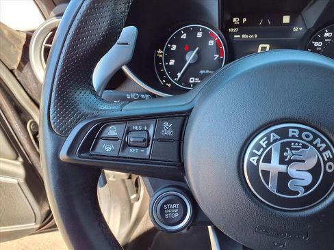 Used 2023 Alfa Romeo Giulia Veloce image 34