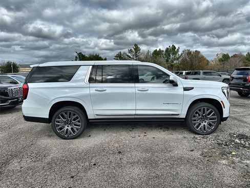 New 2026 GMC Yukon XL Denali Ultimate w/ LPO, Floor Liner Package image 10