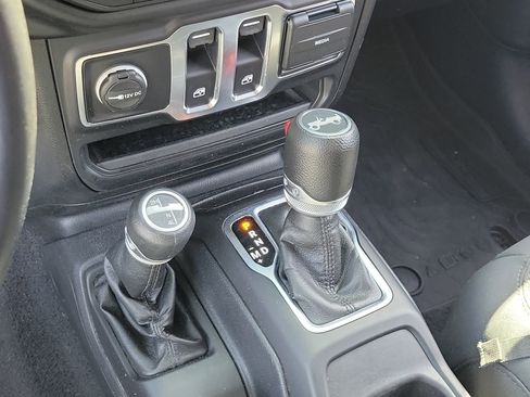 Used 2020 Jeep Wrangler Sport AWD/4WD image 28