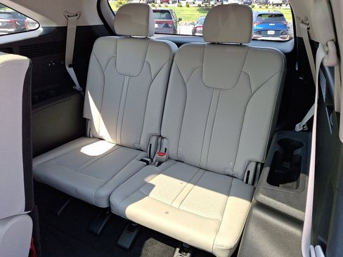 Certified 2023 Kia Sorento S w/ Panoramic Sunroof Package AWD/4WD image 10