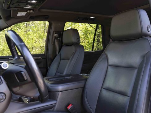 Used 2022 Chevrolet Tahoe Z71 w/ Z71 Off-Road Package image 18