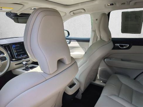 Used 2019 Volvo XC60 T5 Momentum w/ Premium Package AWD/4WD image 16