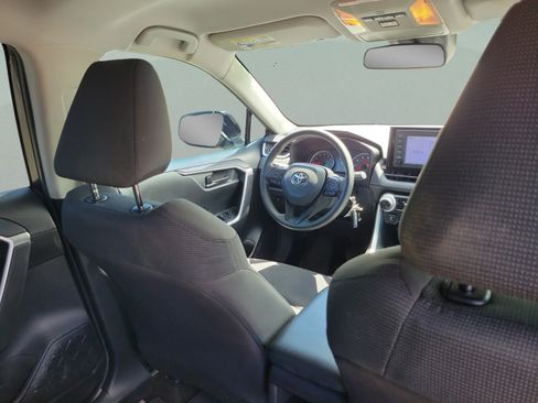 Used 2019 Toyota RAV4 LE FWD image 11