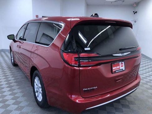 Used 2025 Chrysler Pacifica Select FWD image 13