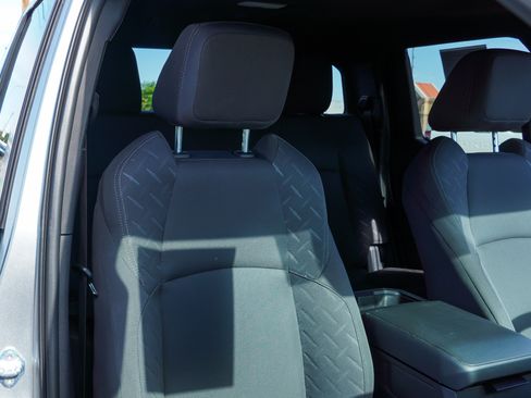 Certified 2025 Toyota Tacoma SR5 AWD/4WD image 25