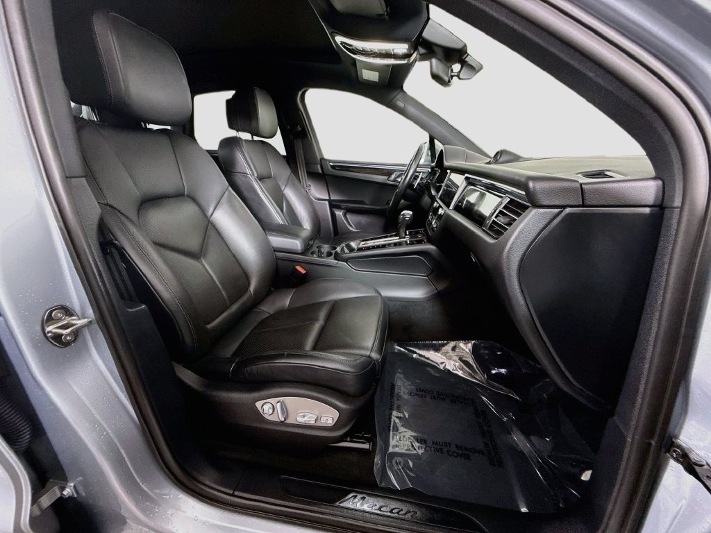 Used 2023 Porsche Macan AWD/4WD image 28