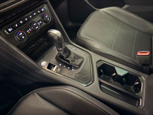 Used 2019 Volkswagen Tiguan SE w/ Panoramic Sunroof Package image 47