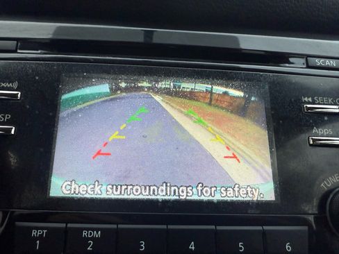 Used 2016 Nissan Rogue SV image 33