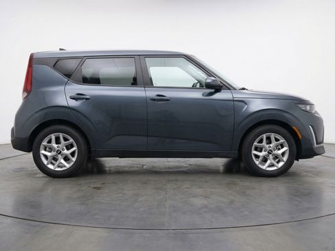 Used 2025 Kia Soul LX w/ LX Technology Package FWD image 11