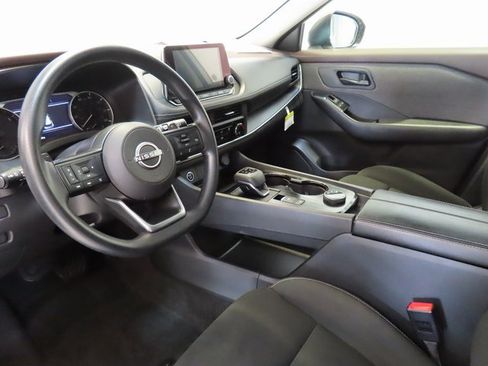 Used 2023 Nissan Rogue S image 4