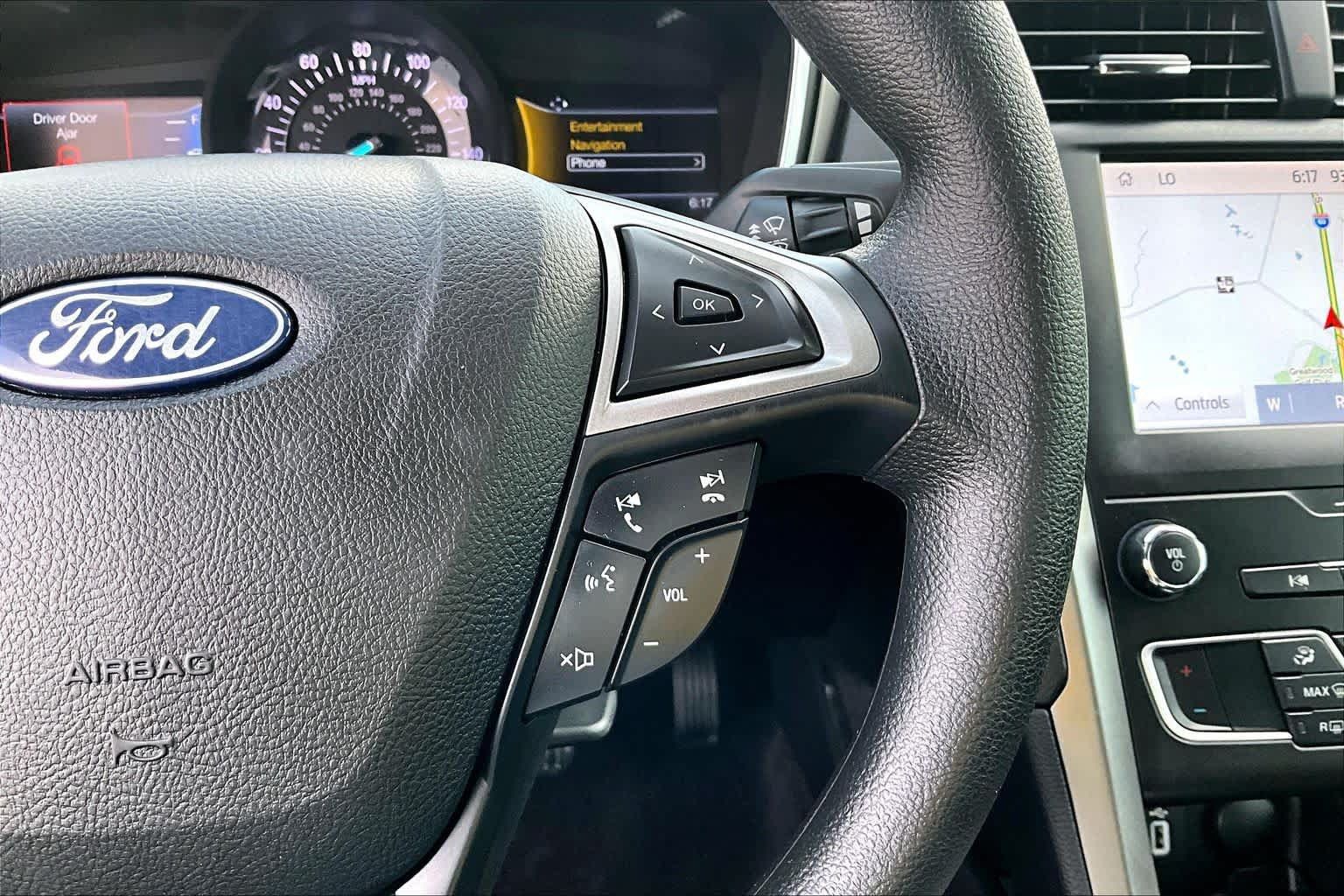 Used 2020 Ford Fusion SE FWD image 25