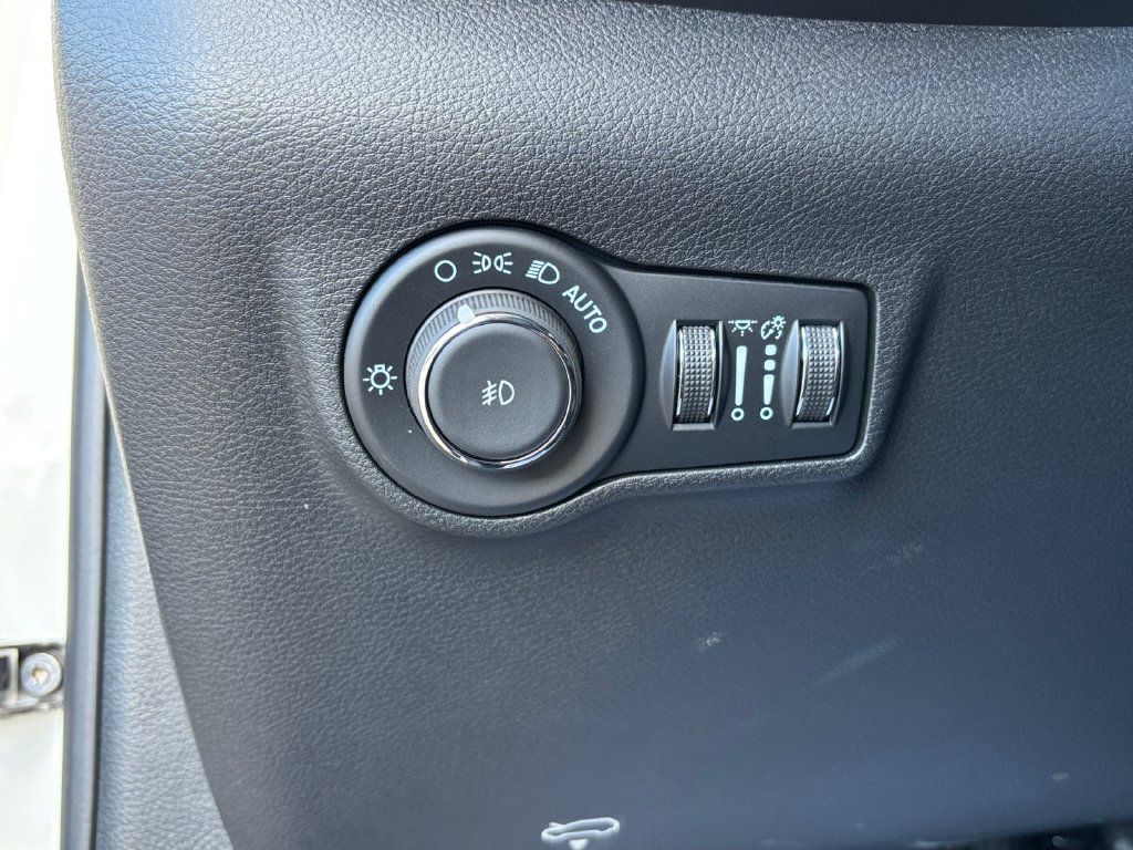 Used 2025 Jeep Compass Limited AWD/4WD image 31