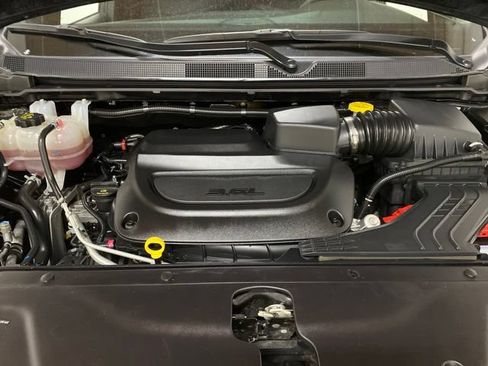 Used 2025 Chrysler Pacifica Select FWD image 95