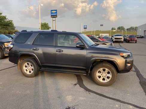 Used 2019 Toyota 4Runner SR5 Premium AWD/4WD image 8