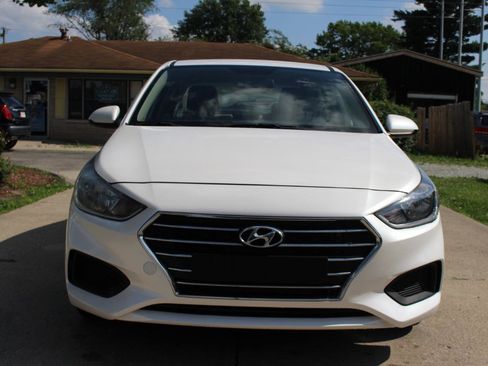Used 2019 Hyundai Accent SE FWD image 3