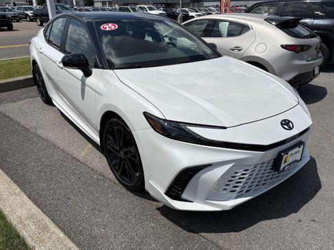 Used 2025 Toyota Camry XSE AWD/4WD image 2
